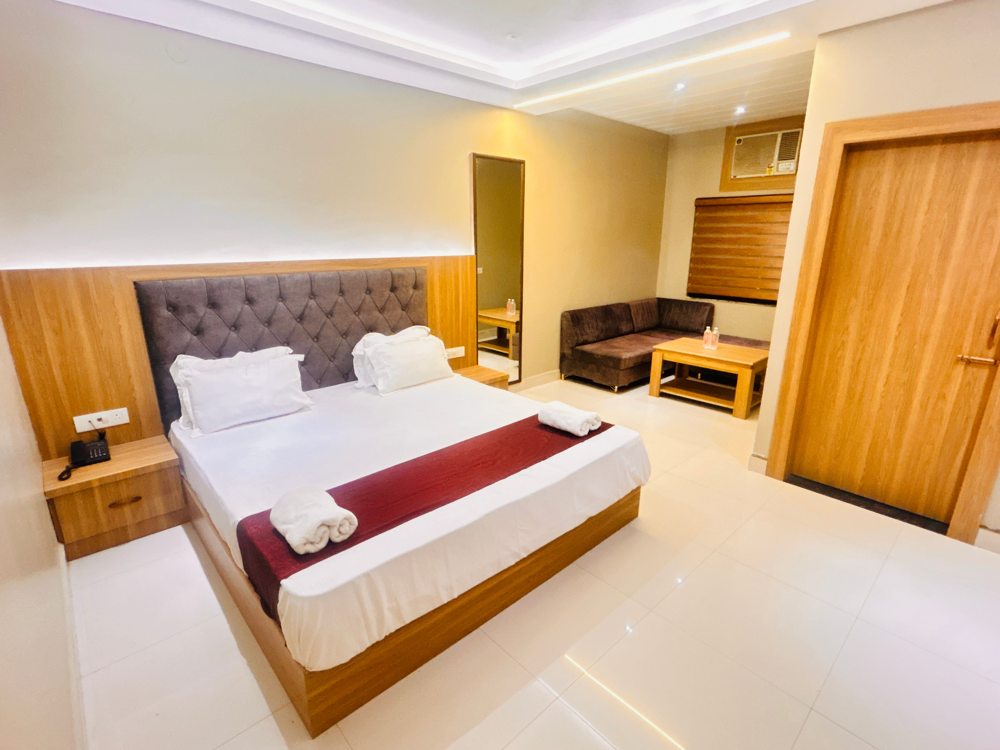 Rooms and Suites